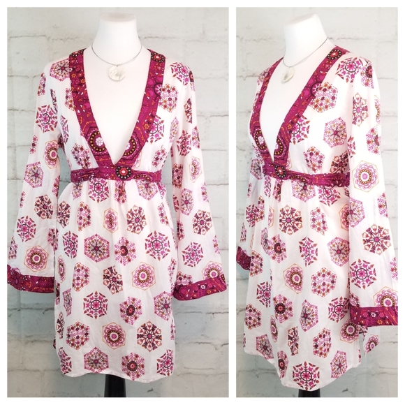 ๐จ๐ฆ V-Neck Snowflake Tunic Top - Picture 3 of 8